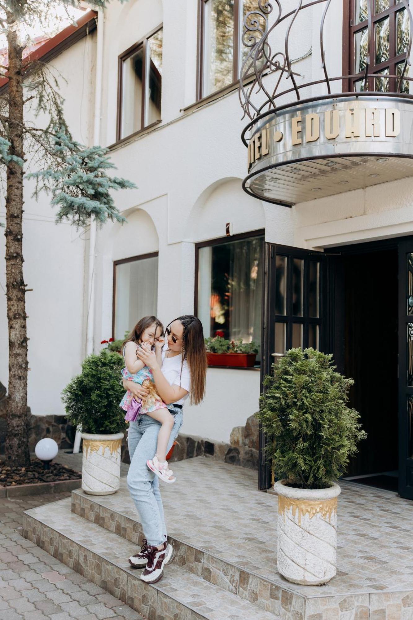 Eduard Hotel Uzhhorod Exterior photo